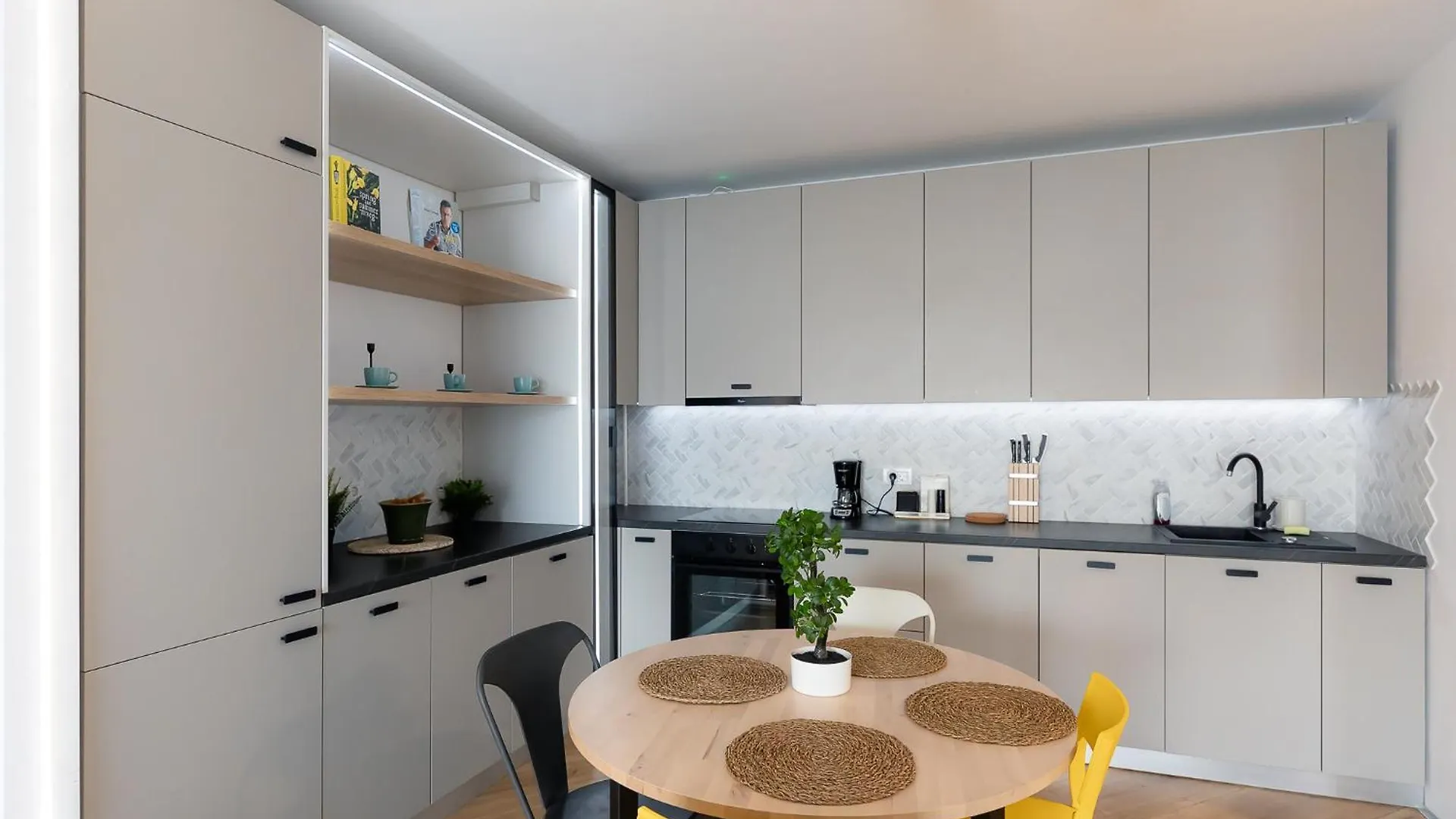 Jade Nest I 1 Bedroom Apartment With Parking Voluntari 0*,  Romania